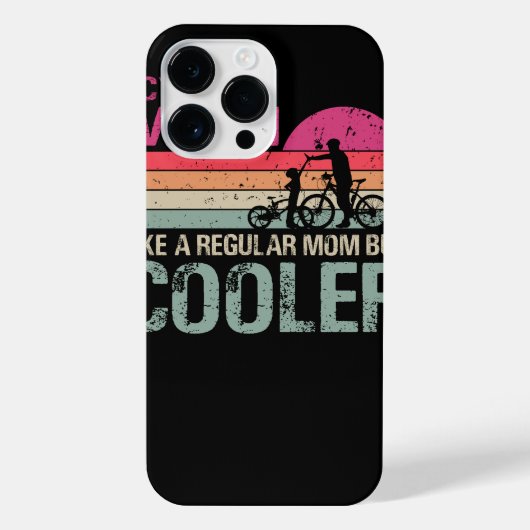 サイクリングの母は普通の母のようにクールしかしTシャツ iPhoneケース (裏面)