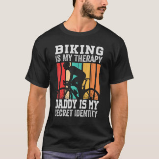 サイクリングは私のセラピーパパは私の秘密のアイデンティティ Tシャツ