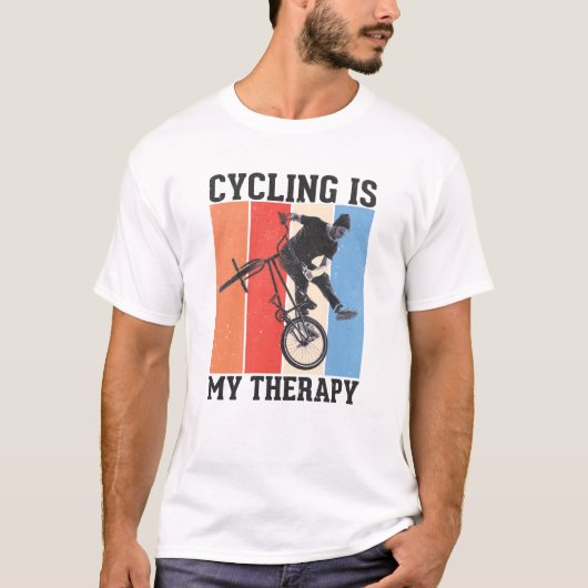 サイクリングは私のセラピー Tシャツ (正面)