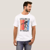 サイクリングは私のセラピー Tシャツ (正面フル)