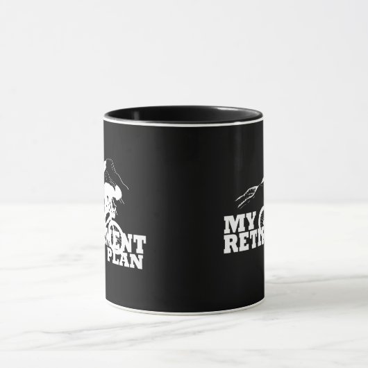 サイクリングは退職計画だ マグカップ (中央)