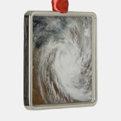 サイクロン・ローレンスは内陸部に移動する メタルオーナメント (右)