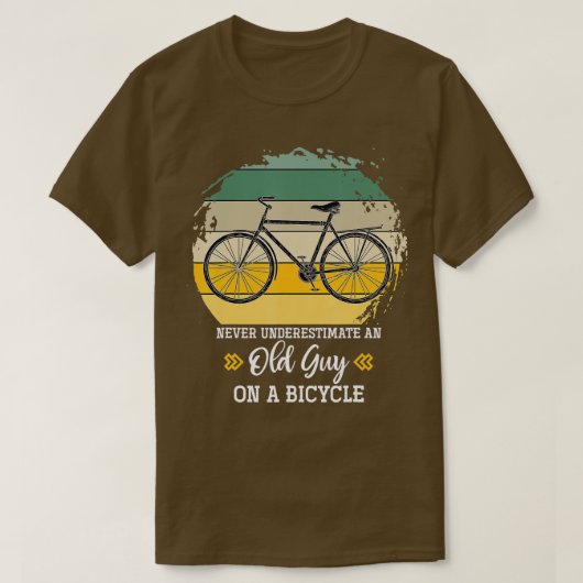サイク退職したリストは決して老人を過小評価しない Tシャツ (デザイン正面)