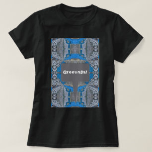 サイケデリックおもしろいフラクタルパターンと文字 Tシャツ