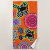 サイケデリックなビーチタオルの熱いカエルの波のオレンジ ビーチタオル (正面)