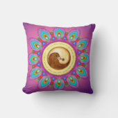 サイケデリックな曼荼羅を持つ平和及び調和の鳩 クッション (正面)