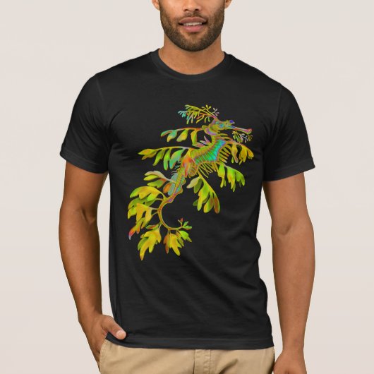 サイケデリックな海のドラゴンのタツノオトシゴのTシャツ Tシャツ (正面)
