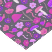 サイケデリックキノコとフローラピンク、紫、黒 テーブルクロス (アングル)