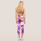 サイケデリックトリップ（幻覚体験）のような虹色ハイビスカス カプリレギンス (裏面)