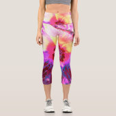 サイケデリックトリップ（幻覚体験）のような虹色ハイビスカス カプリレギンス (正面)