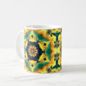 サイケデリック万華鏡のように千変万化するパターンイエローブルーとグリーン コーヒーマグカップ (正面左)