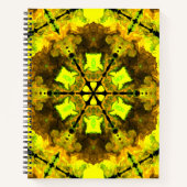 サイケデリック万華鏡のように千変万化するパターン花黄と緑 ノートブック (正面)