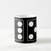 サイコロ番号ピップホワイト6 & 5 +あなたのアイディア コーヒーマグカップ (中央)