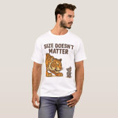 サイズが怖くない – マウスとタイガーの対決» Tシャツ (正面フル)