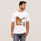 サイズが怖くない – マウスとタイガーの対決» Tシャツ (正面フル)