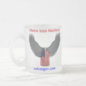 サイズが重要であるところReducegov.comのコーヒー・マグ フロストグラスマグカップ (左)