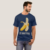 サイズが重要なバナナ 冗談で大きなペニスエネルギーをもつ Tシャツ (正面フル)