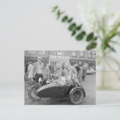 サイドカーの写真付き古いヴィンテージ車 ポストカード (スタンド正面)