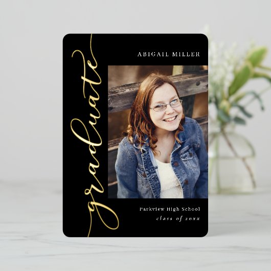 サイド書のフォイルの卒業編集可能カラー 箔招待状 (立ち正面)