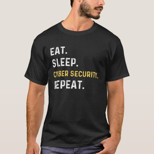 サイバーセキュリティアナリスト技術エンジニアのサイバーSE Tシャツ (正面)