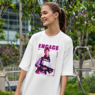 サイボーグ兵士の女性 Tシャツ