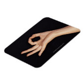 サインをジェスチャーしたスタジオの手のショット マグネット (左側)