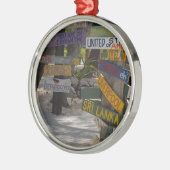 サインポストラムポイントグランドケイマン メタルオーナメント (左)