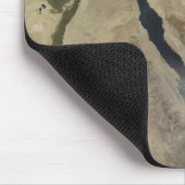 サウジアラビアからの黄褐色の塵の雲 マウスパッド (コーナー)