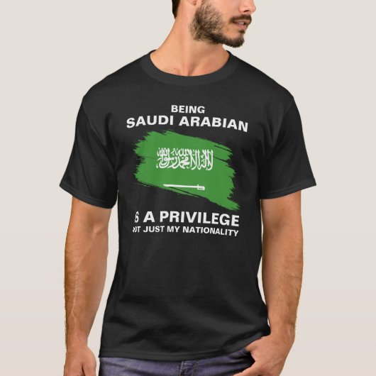 サウジアラビア人であることは特権(パーソナライズ)である Tシャツ (正面)