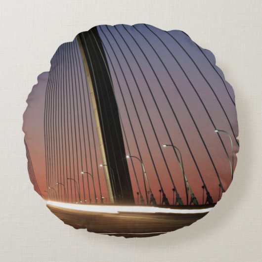 サウスカロライナのアーサーRavenel Jr.橋 ラウンドクッション (正面)