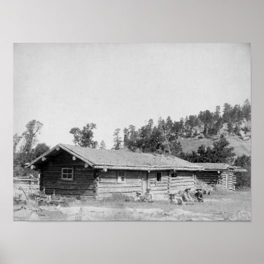 サウスダコタ州のログキャビンの外に座っている男性 ポスター (正面)