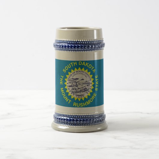 サウスダコタ州旗とマグカップ州 – 米国 ビールジョッキ (中央)