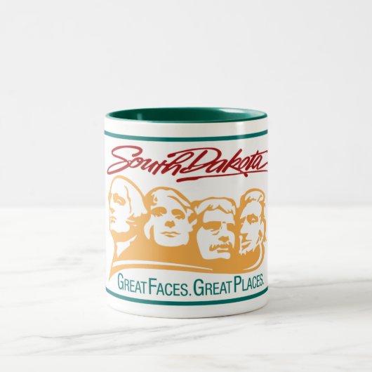 サウスダコタ-米国--のへようこそ交通標識 ツートーンマグカップ (中央)