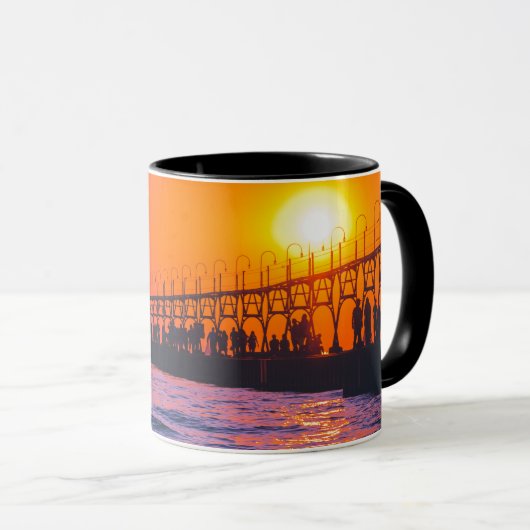 サウスヘイブンミシガンライトハウスアットサンセットマグ マグカップ (正面右)