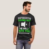 サウンドガイおもしろいオーディオ録音エンジンを混乱させない Tシャツ (正面フル)