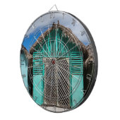 サオナドメニカン共和国のマノフアン村 ダーツボード (正面右)