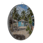 サオナドメニカン共和国のマノフアン村 ダーツボード (正面左)