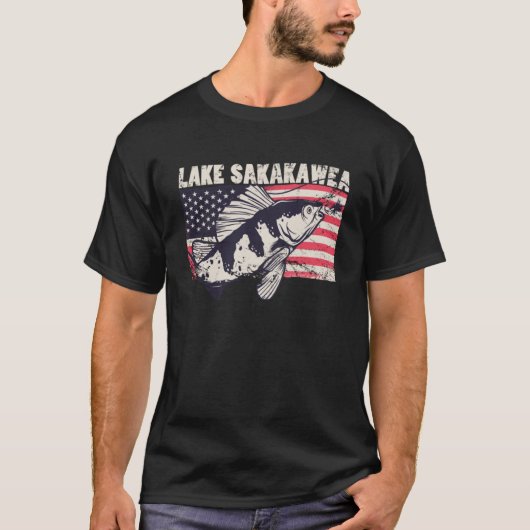 サカカウア湖アメリカ国旗の愛国的魚釣り Tシャツ (正面)