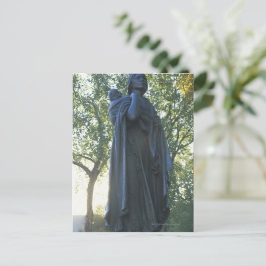 「サカワの像とその息子は、この上でガイドをしていた。 ポストカード (スタンド正面)