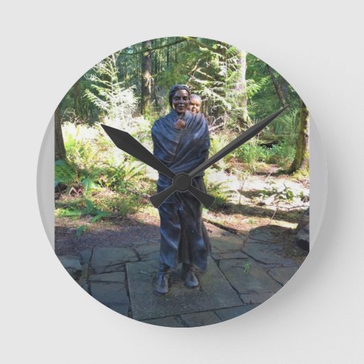 サカワイア像、フォートクラトソップ、アストリア、オレゴン ラウンド壁時計 (正面)