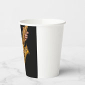 サクソフォン奏者がサクソフォニスト遊のジャズを手にする   紙コップ (左)