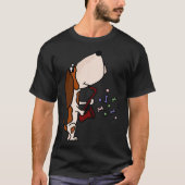 サクソフォーンの芸術を遊んでいるおもしろいなバセットハウンド Tシャツ (正面)