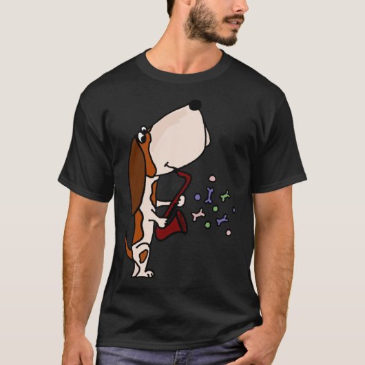 サクソフォーンの芸術を遊んでいるおもしろいなバセットハウンド Tシャツ (正面)