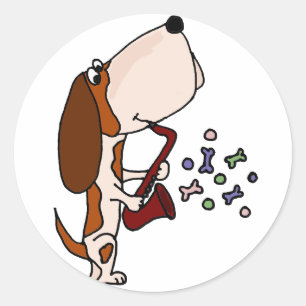 サクソフォーンを演奏しているおもしろいなバセットハウンド犬 ラウンドシール