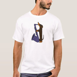 サクソフォーンを演奏している素晴らしいダックスフント犬 Tシャツ