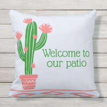 サグアロのサボテンのピンクの開花、私達のテラスへの歓迎