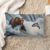 サケを捕まえる白熊 ランバークッション (ブランケット)