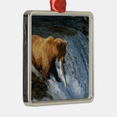 サケを捕らえるアラスカのヒグマ|過去記事 メタルオーナメント (右)