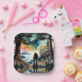 サスカッチが月明かりの下に立つ ペーパープレート (パーティー)