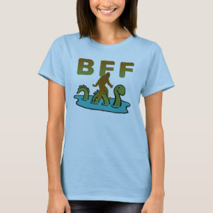 サスカッチとネッシーはBFF Tシャツ